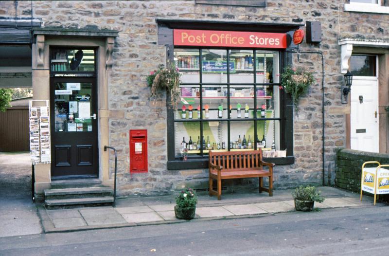 Post Office.JPG - The Post Office in 1990's, when run by the MacKenzie's.